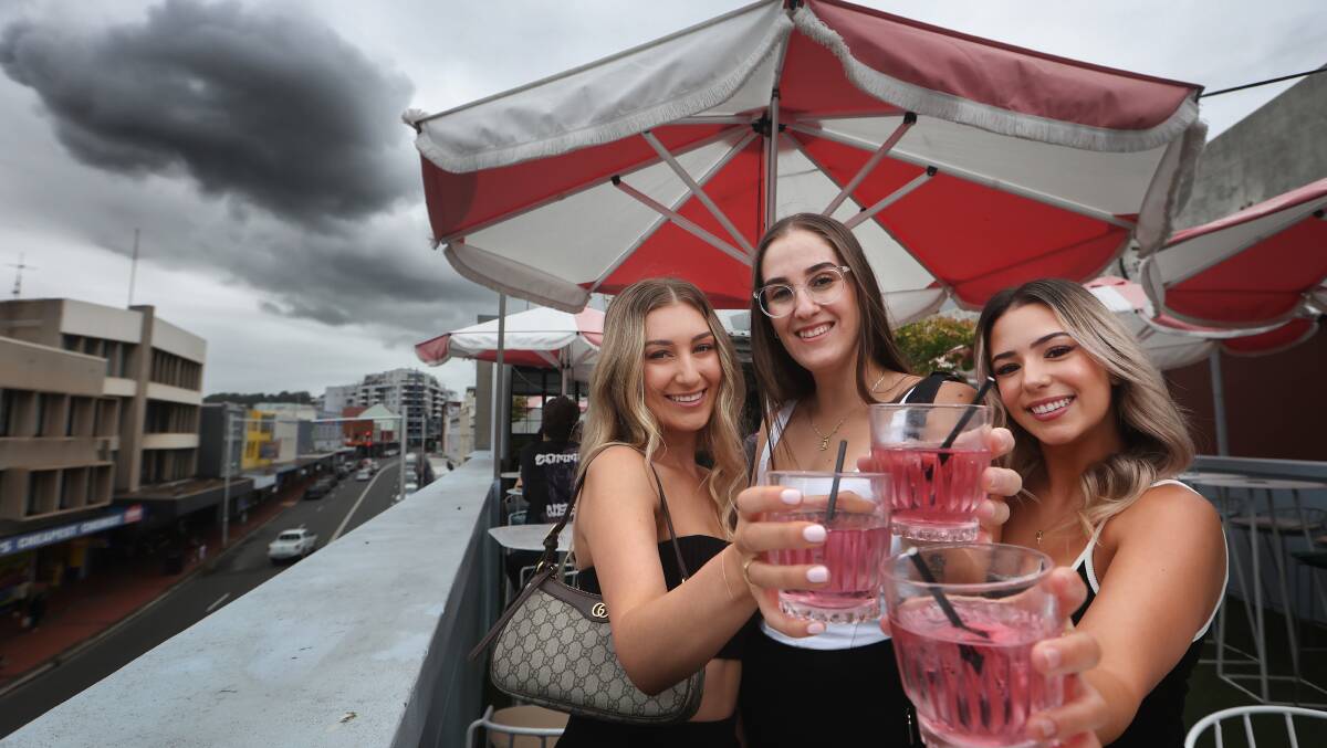 A bottomless brunch and a day at Belmore Basin are among the ways people are seeing out 2023. Pictures by Sylvia Liber