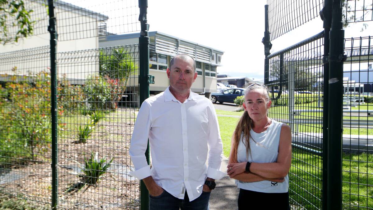 Oak Flats High School P&C president Dan Oakley with concerned parent Isabell Jamieson. Picture by Sylvia Liber.