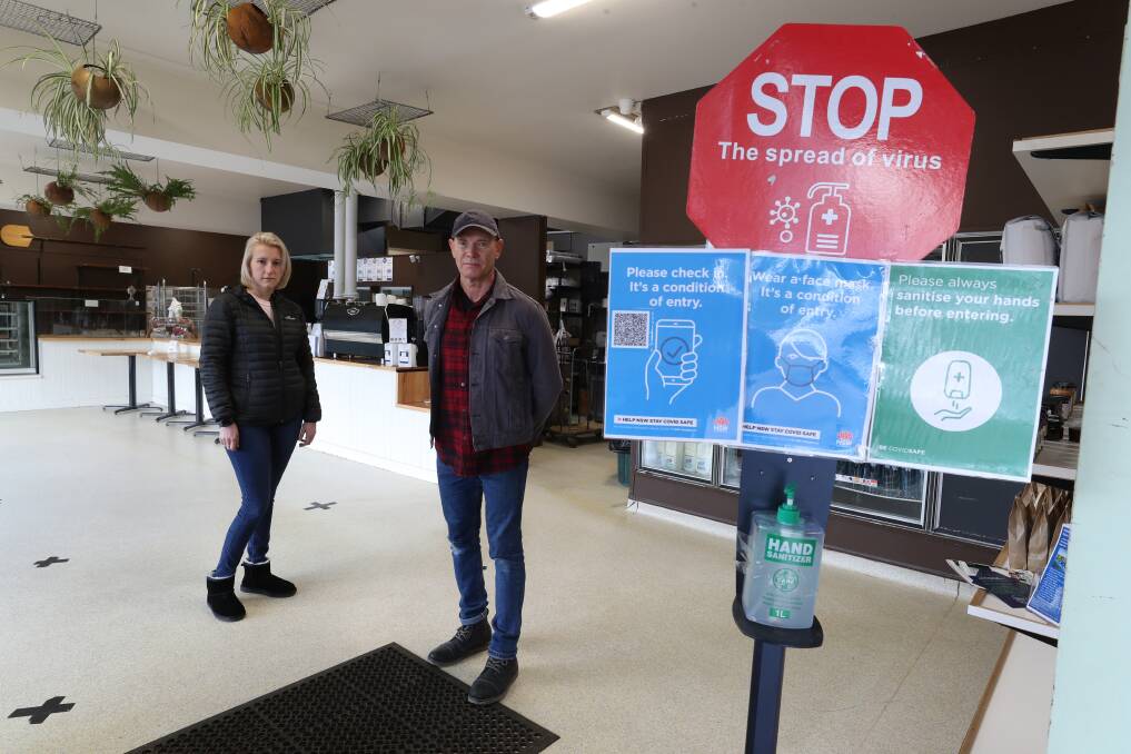 'UNCOMFORTABLE': Simona Gadia and Grant Jamieson from Gerringong Bakery are frustrated with people not abiding by the health restrictions. Picture: Robert Peet