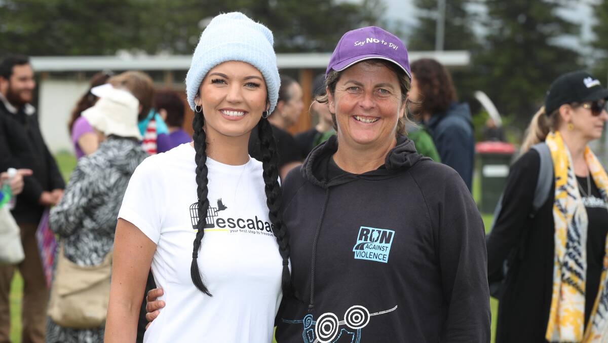 Escabags founder Stacey Jane and Run Against Violence founder Kirrily Dear. Picture by Robert Peet