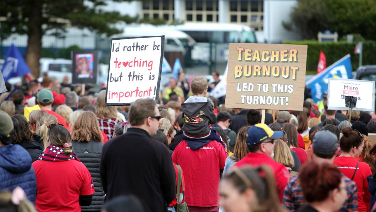Thousands take part in Thursday's teacher rally in Wollongong. 