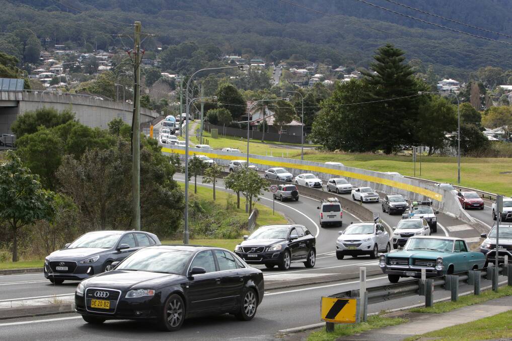 Heavy traffic moves southbound from Bulli Pass while the M1 motorway is closed at Mount Ousley. Picture: Sylvia Liber