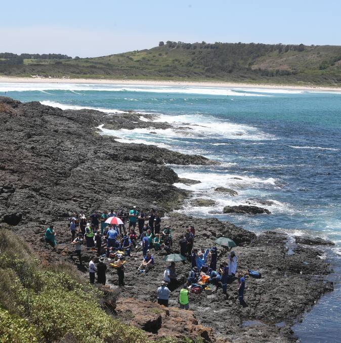 Rescue efforts: Doctors, nurses and paramedics from across the district took part in a mock rescue at Killalea Reserve on Wednesday. Picture: Robert Peet