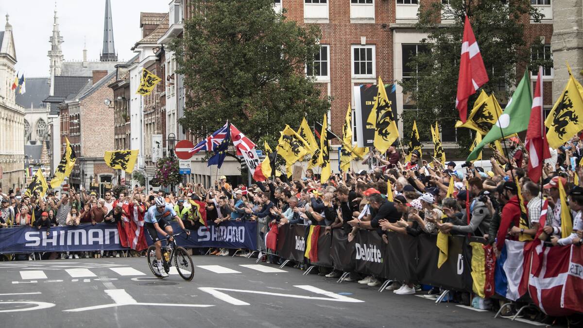 Home straight: Wollongong can look forward to scenes like this from the 2021 UCI Road World Championships in Flanders, Belgium. Picture: SW Pix