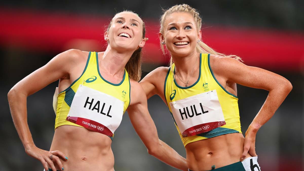 Jessica Hull (right) congratulates Linden Hall after she finished sixth in the 1500m final. Picture: Matthias Hangst/Getty Images