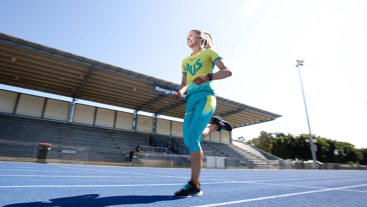 IN THE MIX: Albion Park middle-distance runner Jessica Hull training at Beaton Park athletics track field in 2019. Picture: Adam McLean.