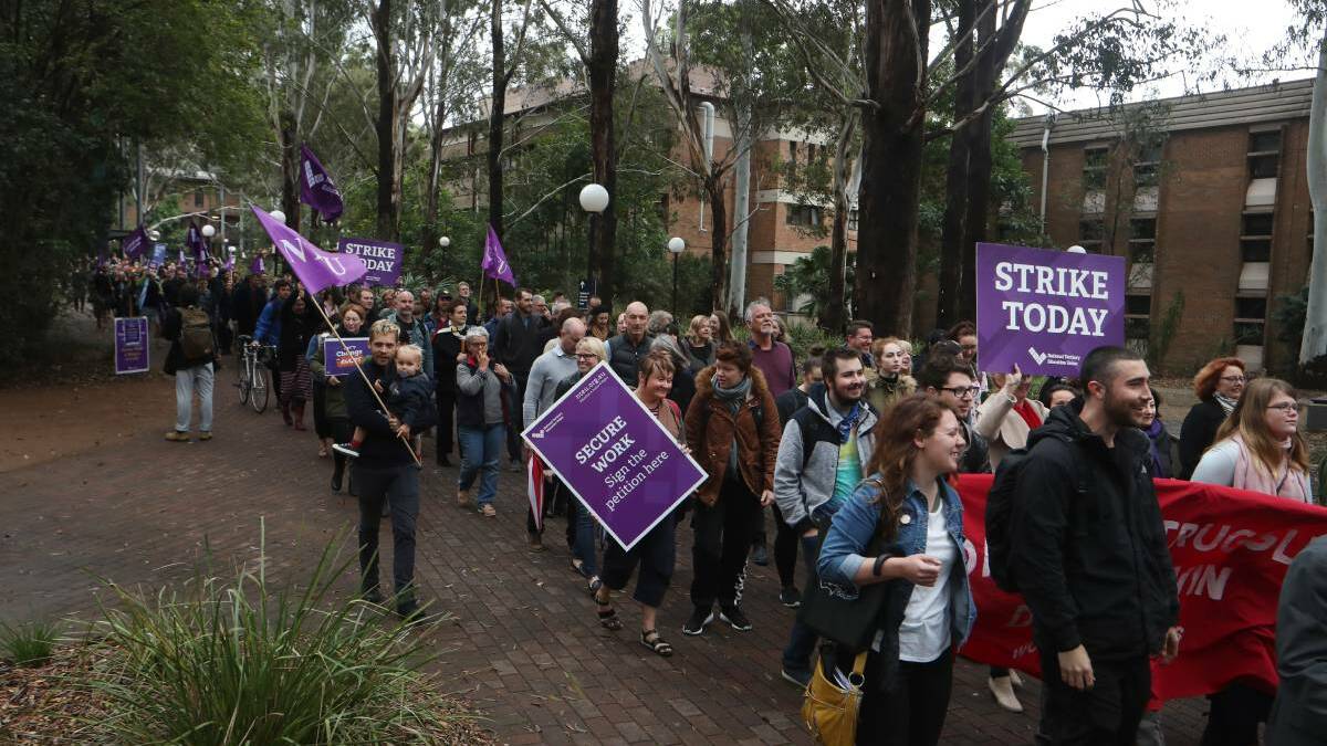 Students set to back UOW academics and strike as well