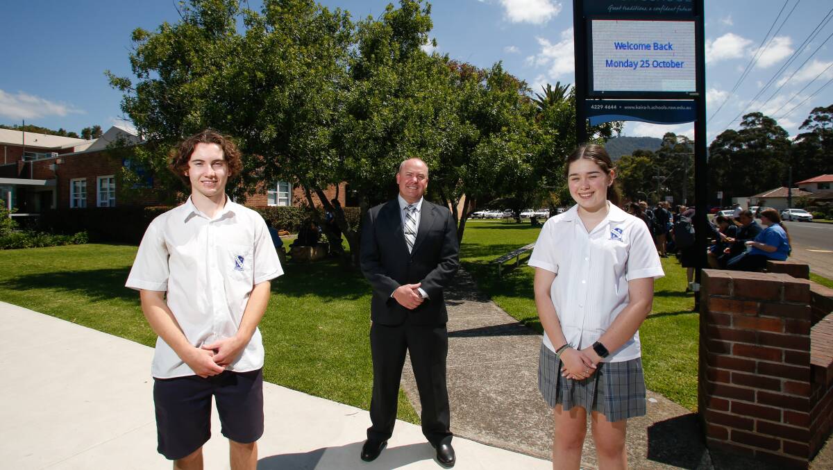 BACK TO SCHOOL: Keira High School principal Scott Frazier with captains Geordie McCarthy and Molly Rigby. Picture: Anna Warr