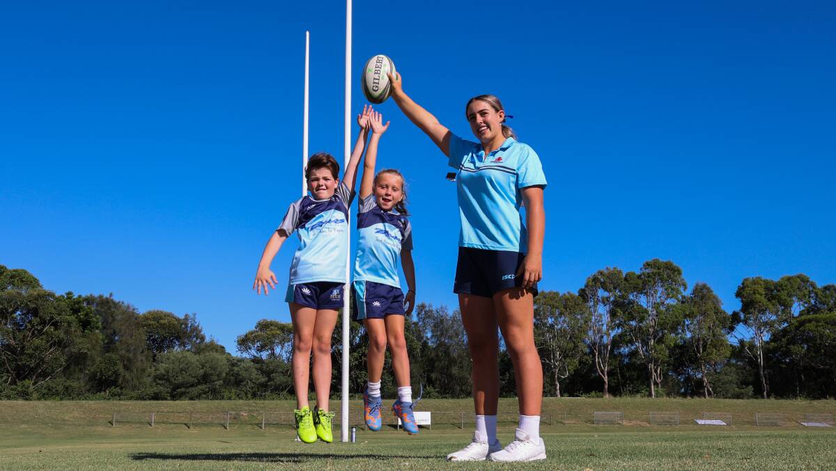Bronte Wilson with Vikings Rugby juniors Emma Stanton and layla Fisher. Picture: Wesley Lonergan