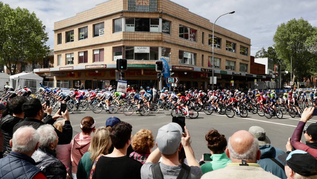 The peleton make their way through Wollongong's city streets. Picture: Adam McLean