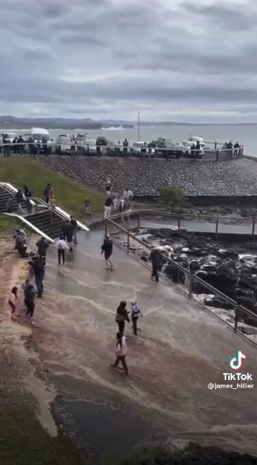 Watch Kiama Blowhole visitors run for safety after 'massive spray'