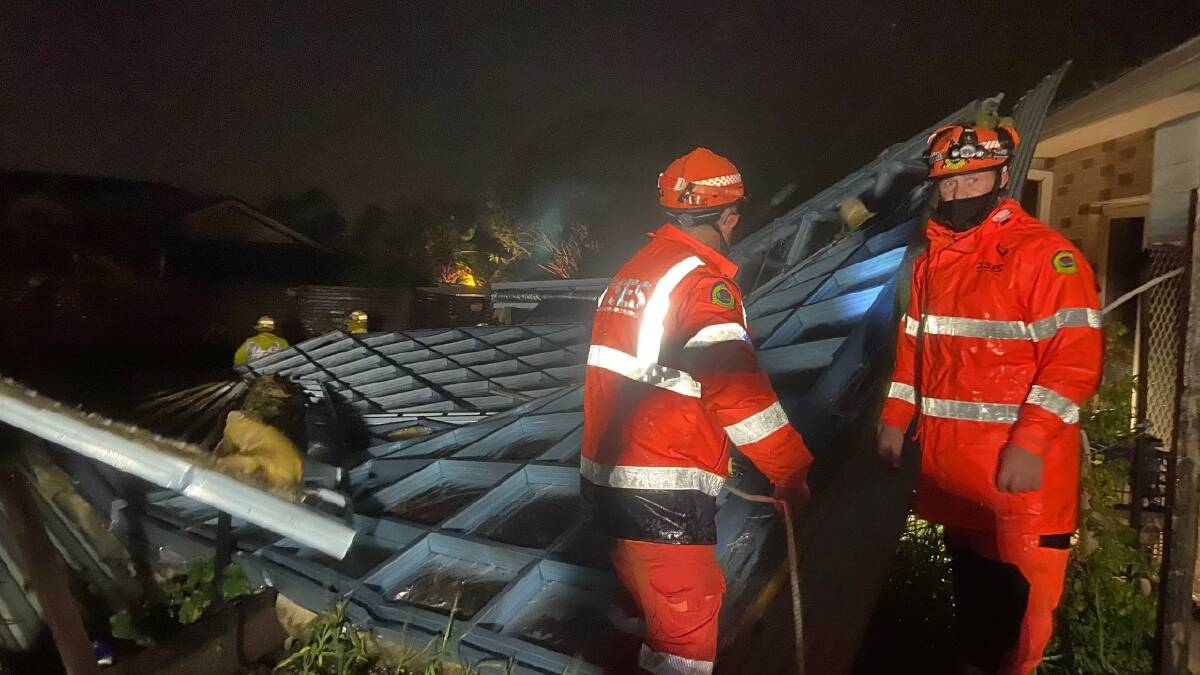 Shellharbour City SES Unit volunteers working hard. Picture: NSW SES