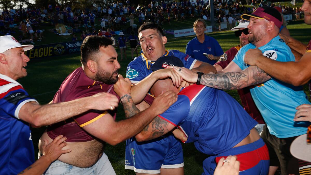 This scuffle broke out on the sidelines just after the full-time siren sounded in the first-grade Group Seven grand final between Gerringong Lions and Shellharbour Sharks. Picture by Anna Warr