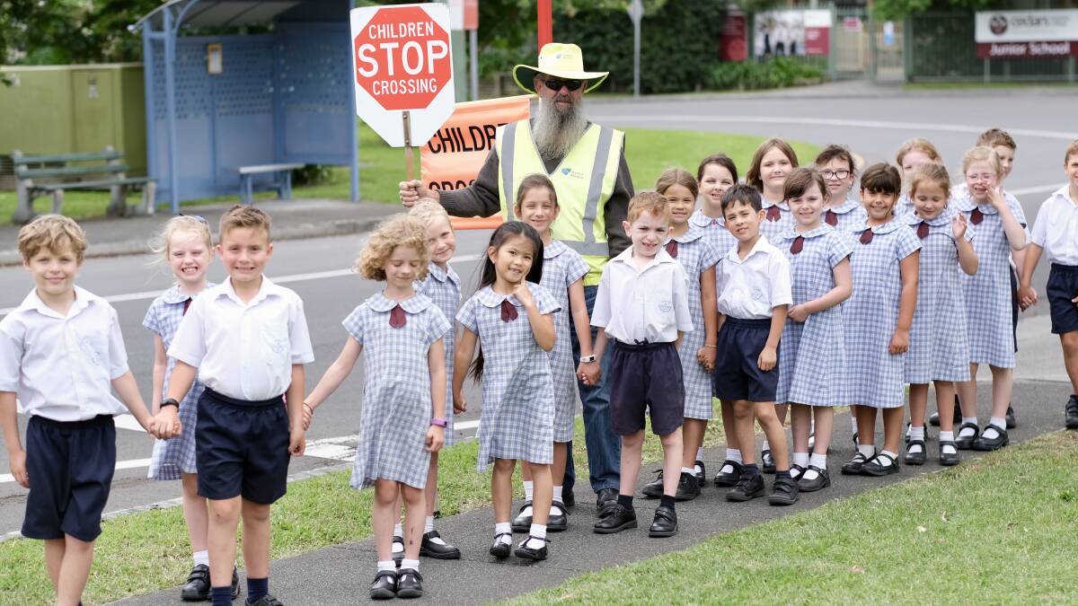 Illawarra school's sad goodbye to 'friendliest crossing guard ever'