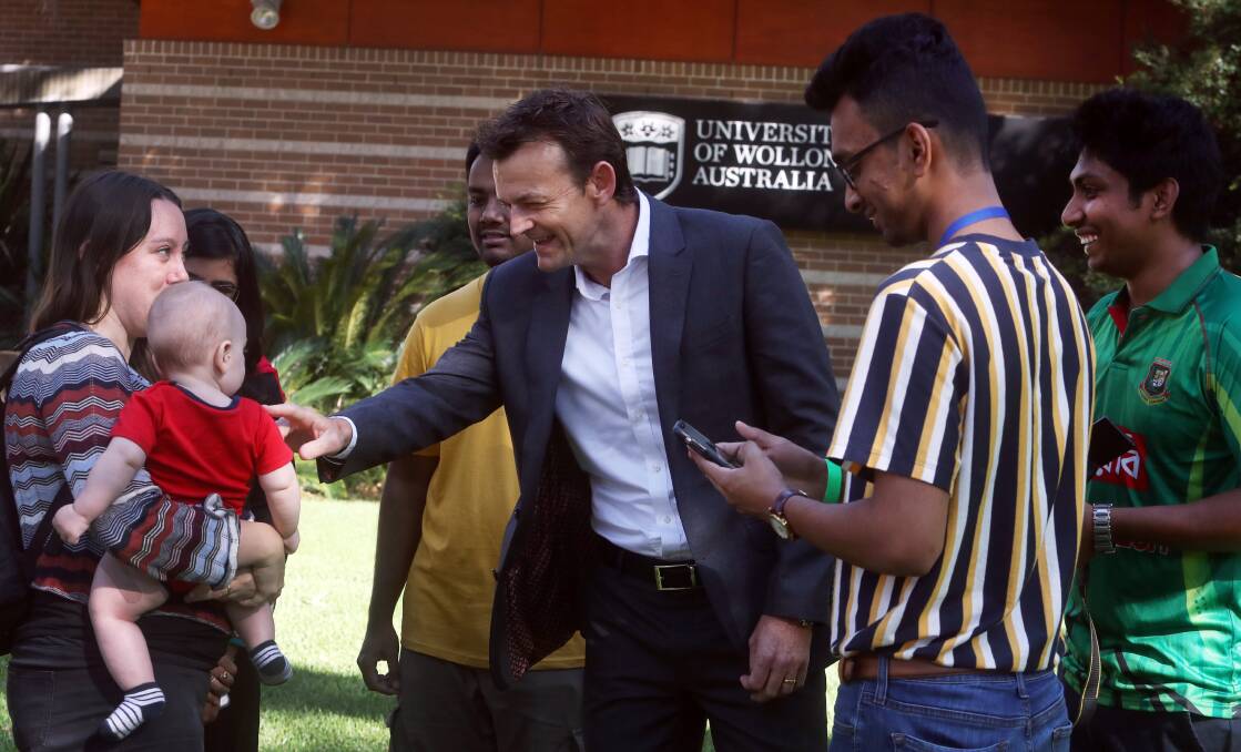 POPULAR: Cricket legend Adam Gilchrist greeting students, including Kirsty Waddell and her son Axel Bremner, at UOW. Picture: Robert Peet