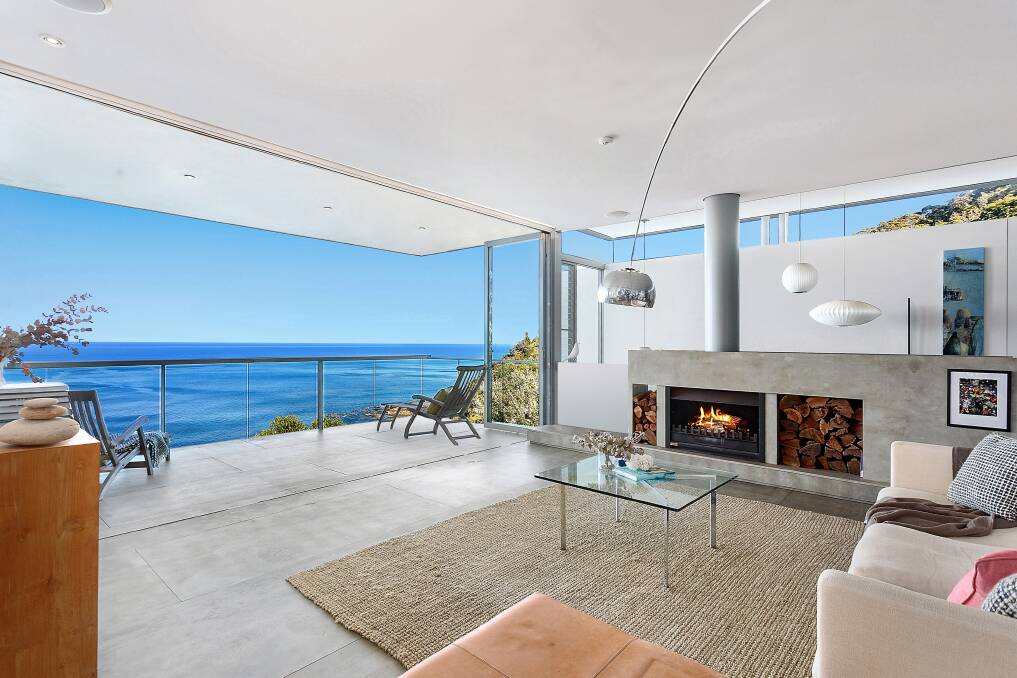 Waterfront Clifton stunner sets suburb record at auction