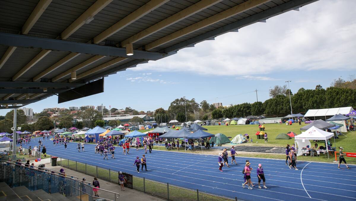 Close to a thousand participants took part in this year's Wollongong Relay for Life. Picture: Adam McLean