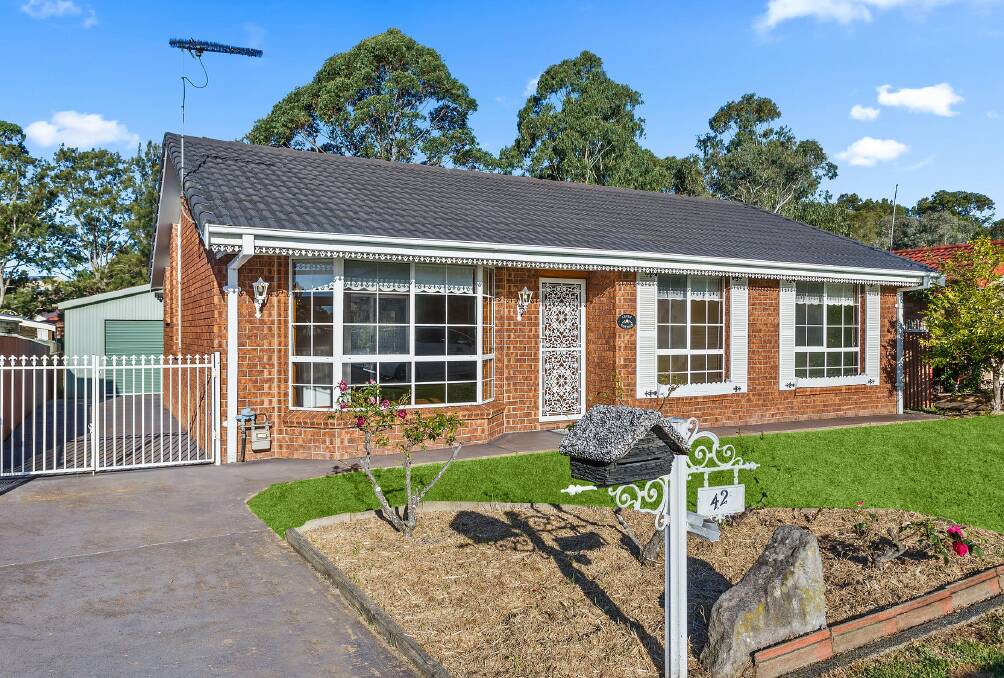 42 Mayfield Circuit, Albion Park. 