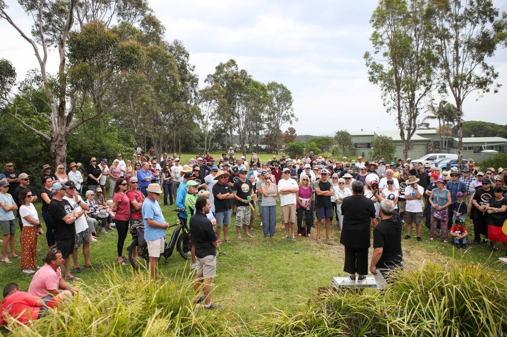 Hundreds of residents gathered at Killalea State Park on Sunday for a community meeting regarding the proposed redevelopment. The meeting featured several speakers. Photos: Adam McLean