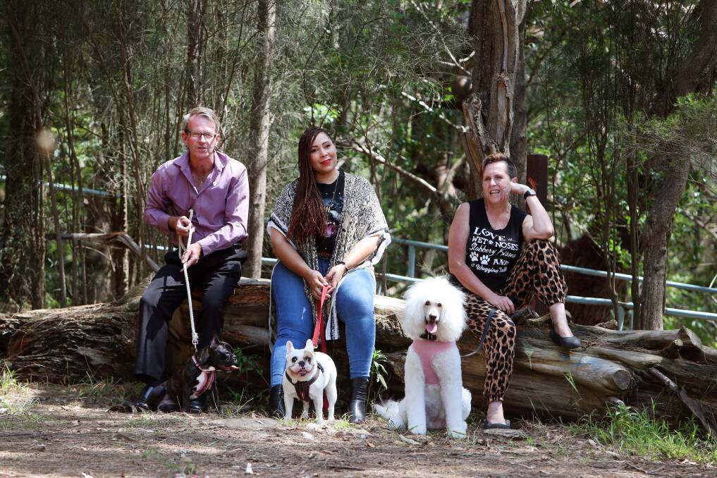EVENT: Darren Hull with Luna, Kachina Lewis with Bonnie and Bianka Davies with Aria, preparing for this weekend's festival. Picture: Sylvia Liber