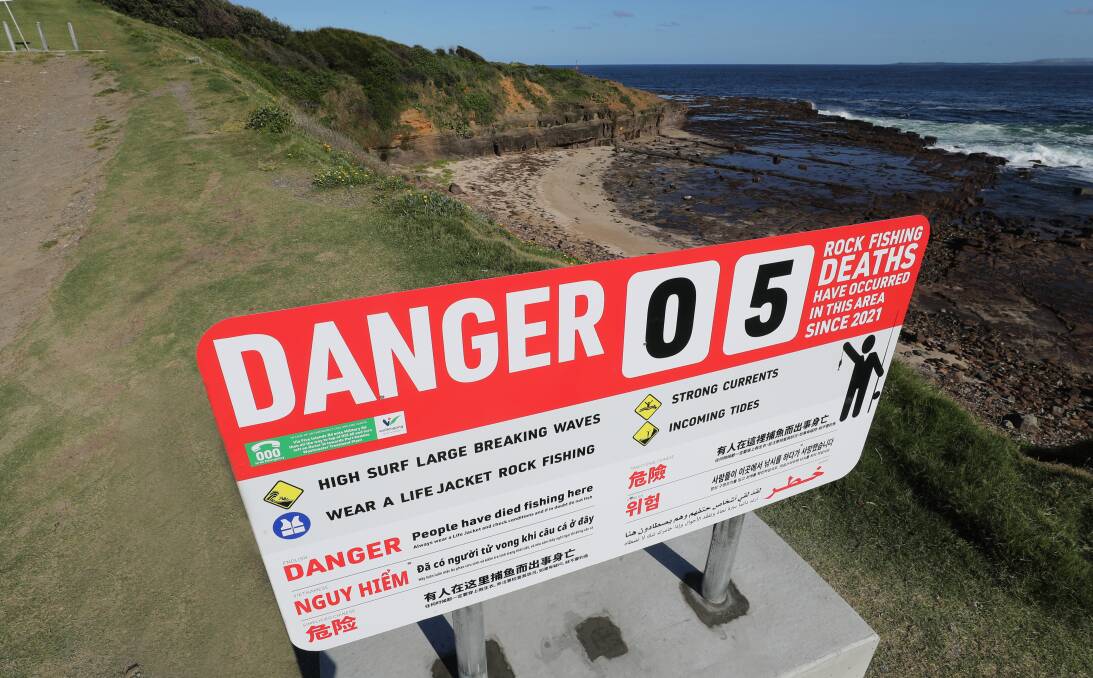 SAFETY: As part of an ongoing campaign to raise awareness about the dangers of rock fishing, Wollongong City Council has installed two new danger signs at Hill 60. Picture: Robert Peet