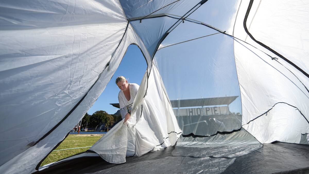 READY TO RELAY: Wollongong Relay participant Taisha Woods from Dapto setting up her tent on Friday. Picture: Adam McLean