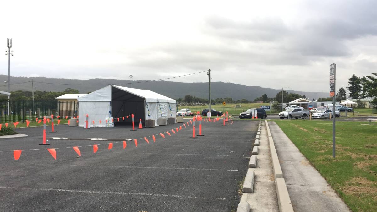 Cars queue ahead of opening time at the Shamrocks tent in Woonona. Photo: Gayle Tomlinson