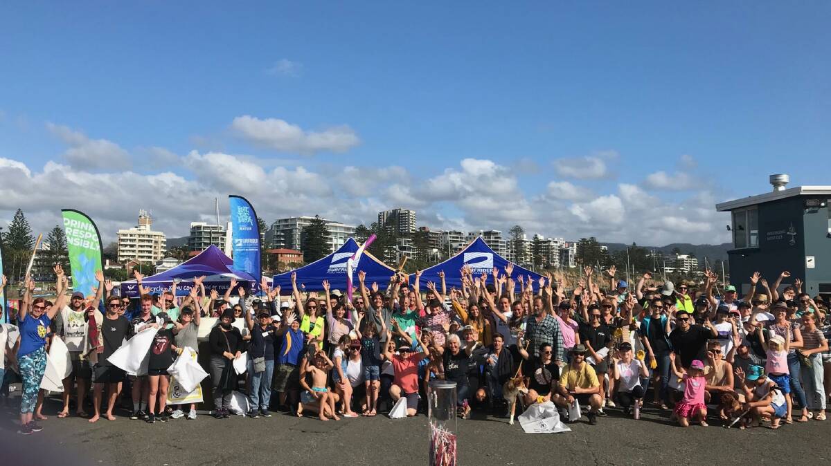 Hundreds turn out to the Clean Up Australia Day event on Saturday. Photo: Julian O'Brien