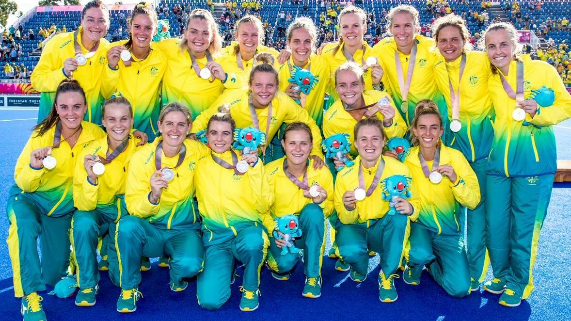 Grace Stewart (back row, second from left) and her Hockeyroos teammates. Photo: Grant Treeby