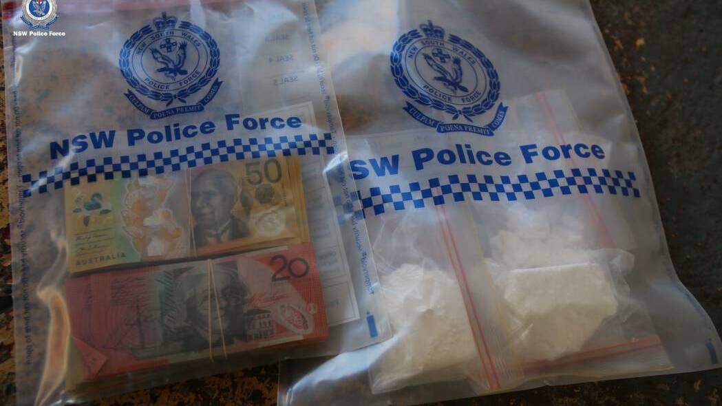 Wollongong police say they seized $250,000 worth of drugs, a large quantity of cash and weapons in seven simultaneous raids across the Illawarra in August.
