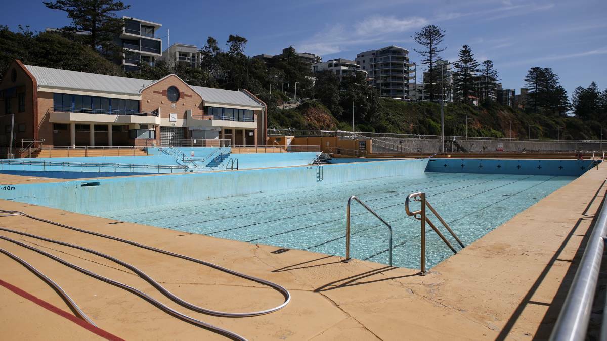 Wollongong City Council's outdoor pools will not reopen this week.