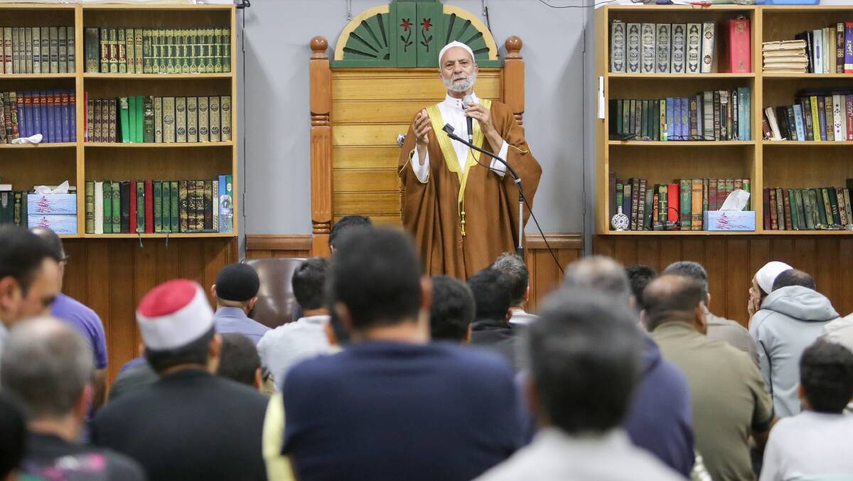 Sheikh Abdul Fattah speaks at Omar Mosque in Gwynneville on Saturday night. Photo: Adam McLean