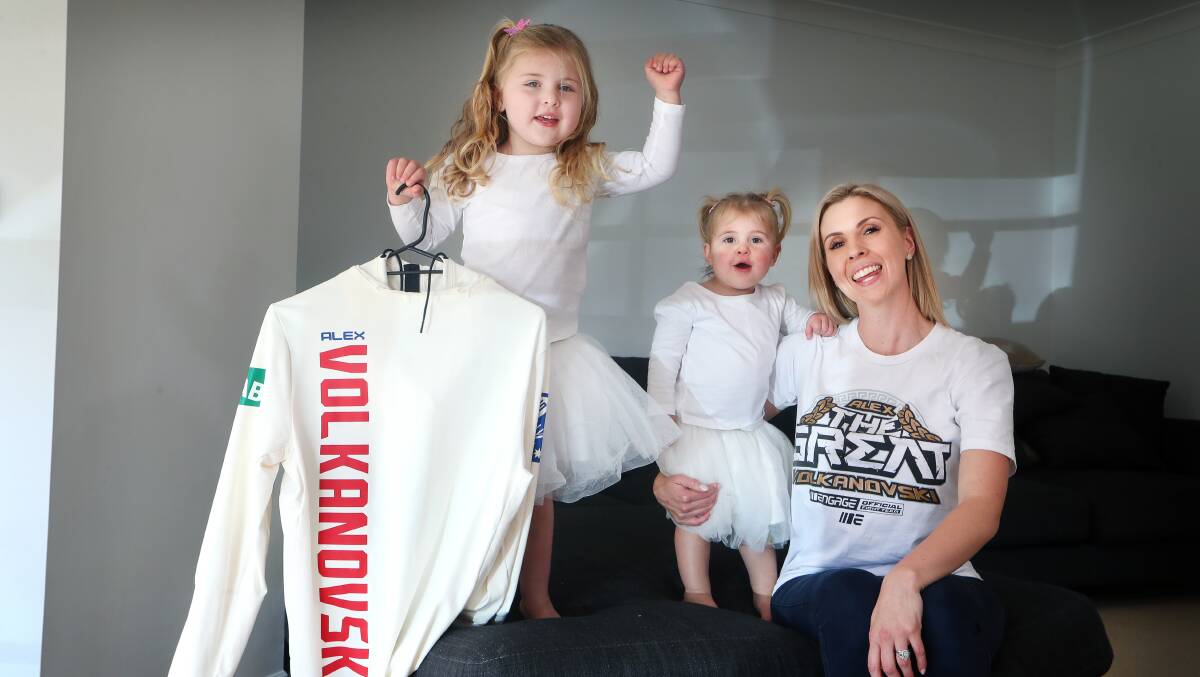 Emma Volkanovski with her daughters Airlie and Ariana ahead of her husband's UFC fight. Picture: Sylvia Liber
