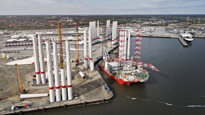 Does the Port of Esbjerg in Denmark provide a glimpse of Port Kembla's future as an onshore hub for a massive ocean wind farm operation? 