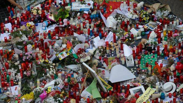Flowers, messages and candles form a memorial tribute to the victims on Barcelona's historic Las Ramblas promenade. Photo: MANU FERNANDEZ
