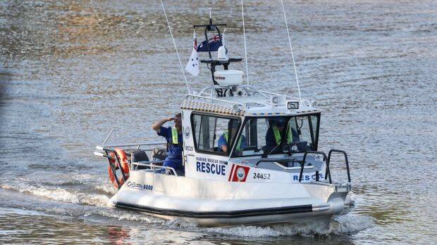A mass search of the Murray is being conducted on Friday morning. Photo: Luke Hemer/Riverine Herald
