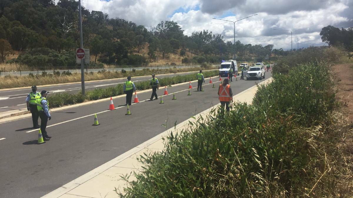 Police are randomly stopping cars on the Federal Highway at the ACT border to enforce new quarantine rules for people from virus hotspots. Picture: Kathryn Lewis
