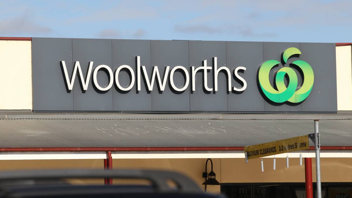Police injured in 'scuffle with Woolworths worker' at Wollongong store: court