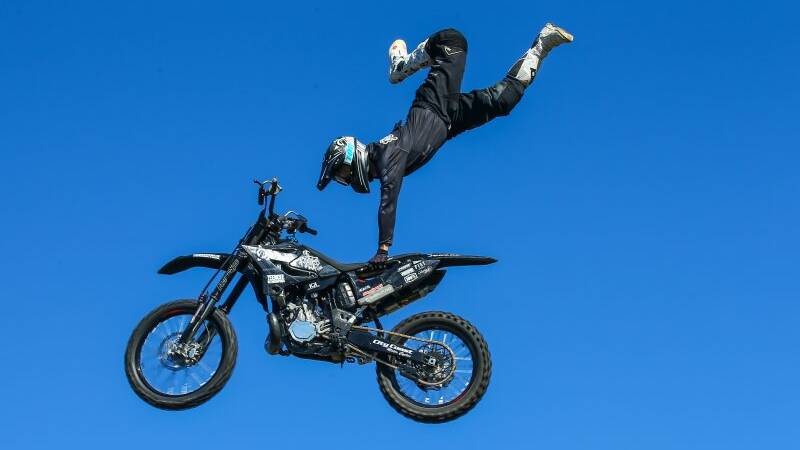 Motocross stunts, unlimited carnival rides added to Wings Over Illawarra