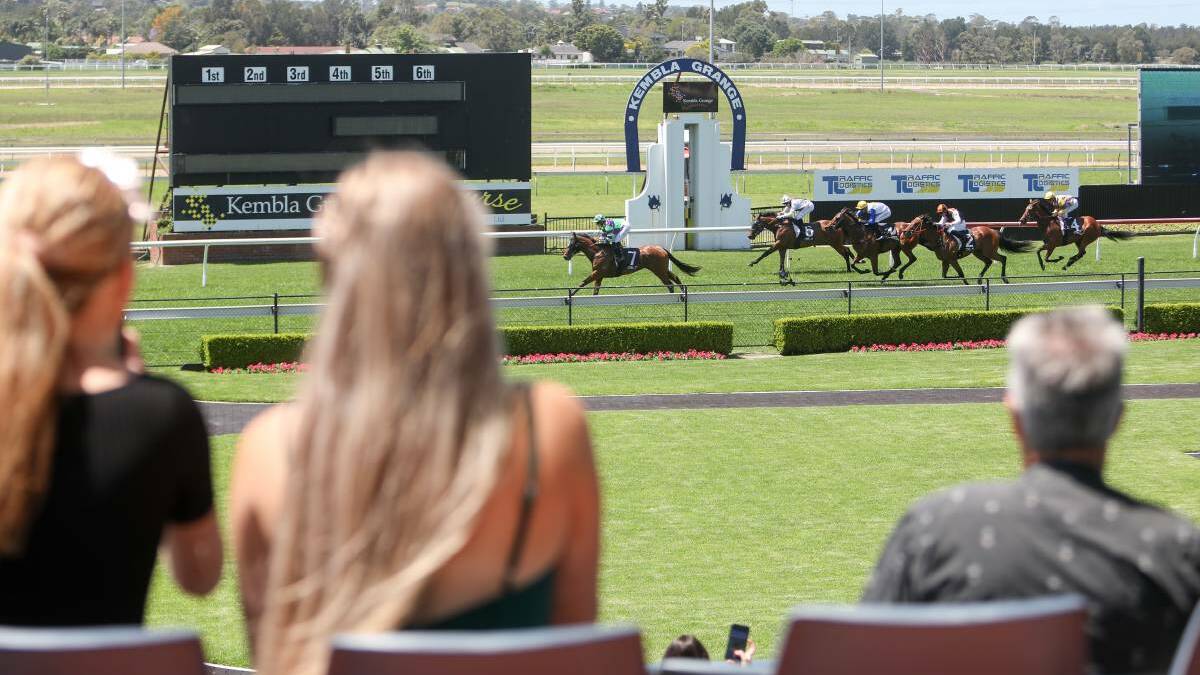 What will the Melbourne Cup Day crowd be at Kembla Grange?