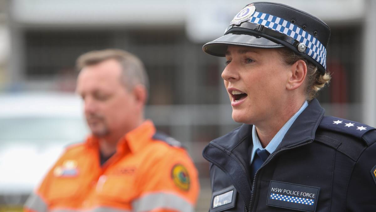 Police search for missing bushwalkers: Acting District Inspector Ellen Jackson and NSW SES senior group officer SES Ray Merz. Picture: Adam McLean.