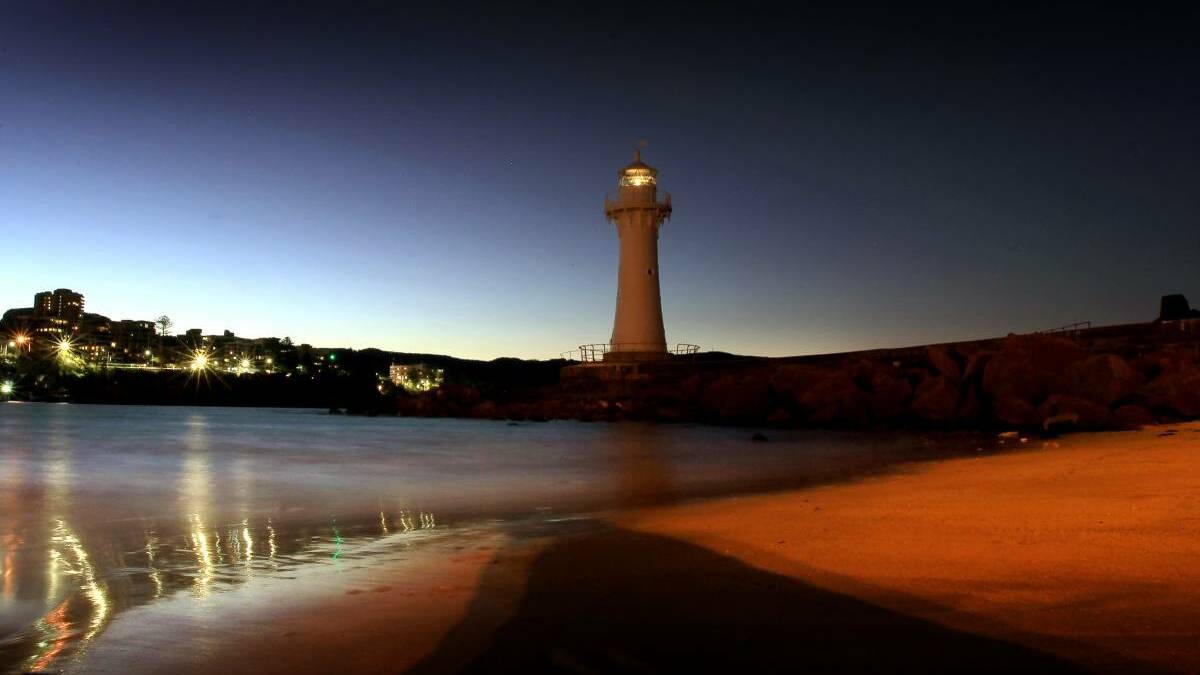 Wollongong Lighthouse will light up as a gift to graduates.