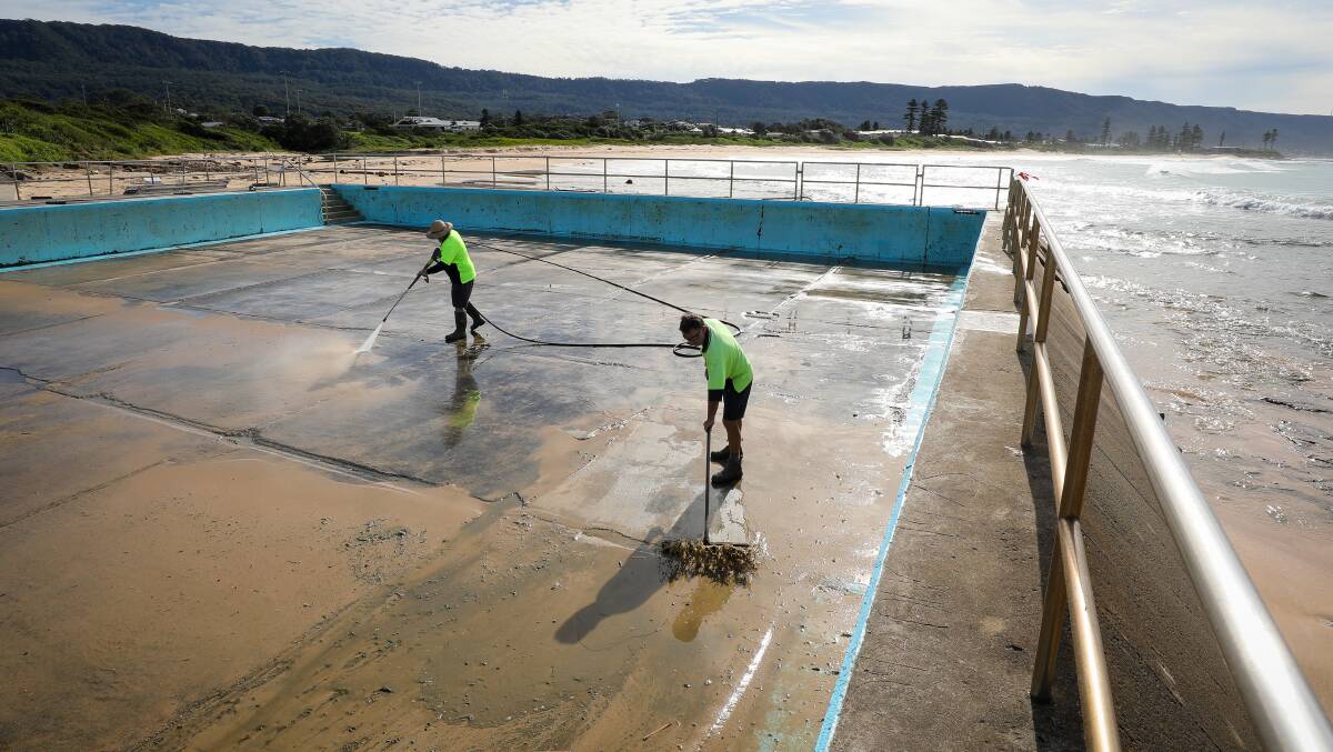 The cleaning crew removing sand build-up at Woonona. Picture: ADAM McLEAN