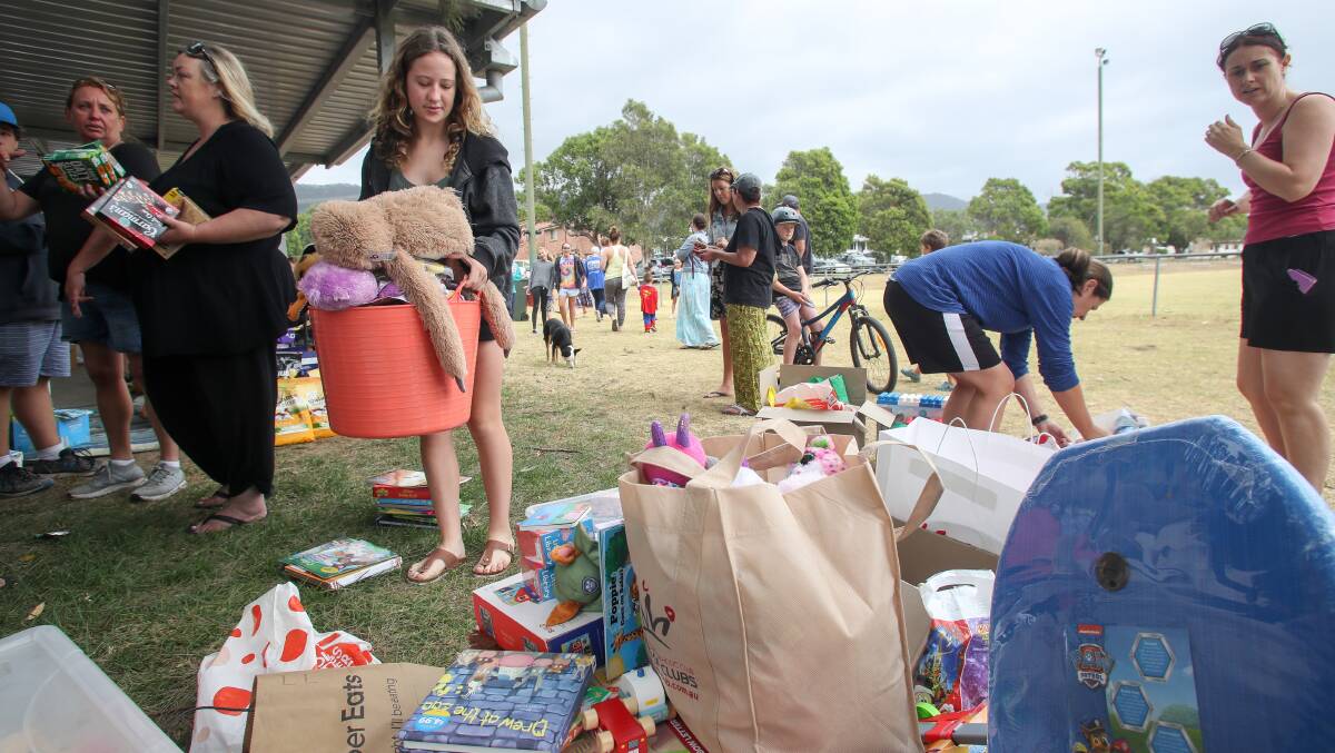 Illawarra residents flood bushfire appeal with donations