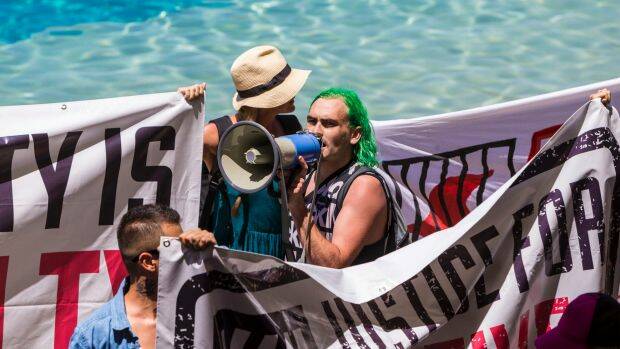 Protesters at Sea World during the dolphin show on Saturday morning.  Photo: Glenn Hunt
