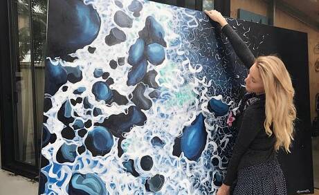 Woonona artist turning heads with paintings of iconic Illawarra coastline