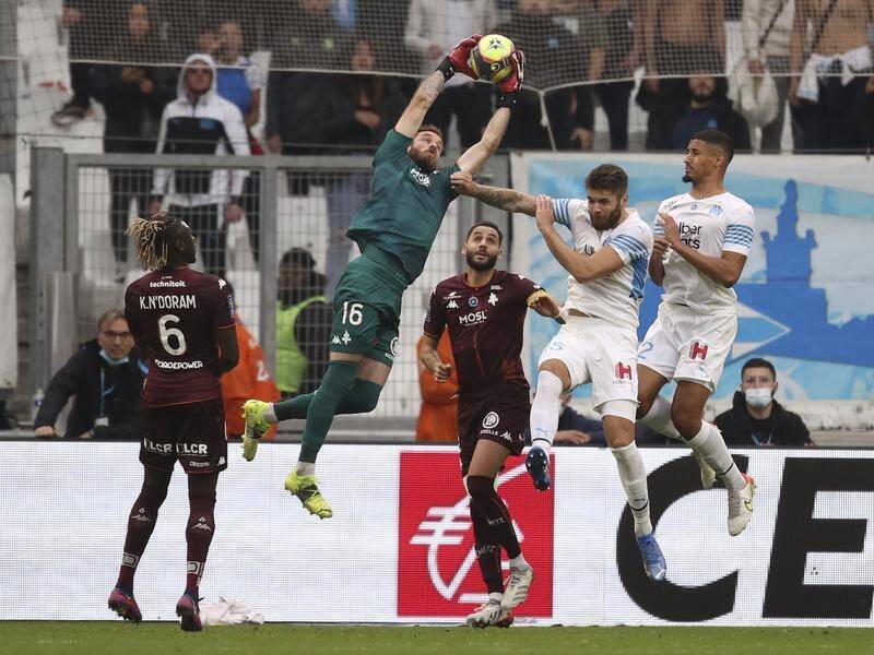 Alexandre Oukidja catches the ball as his ten-man Metz team hold Marseille to a goalless draw.