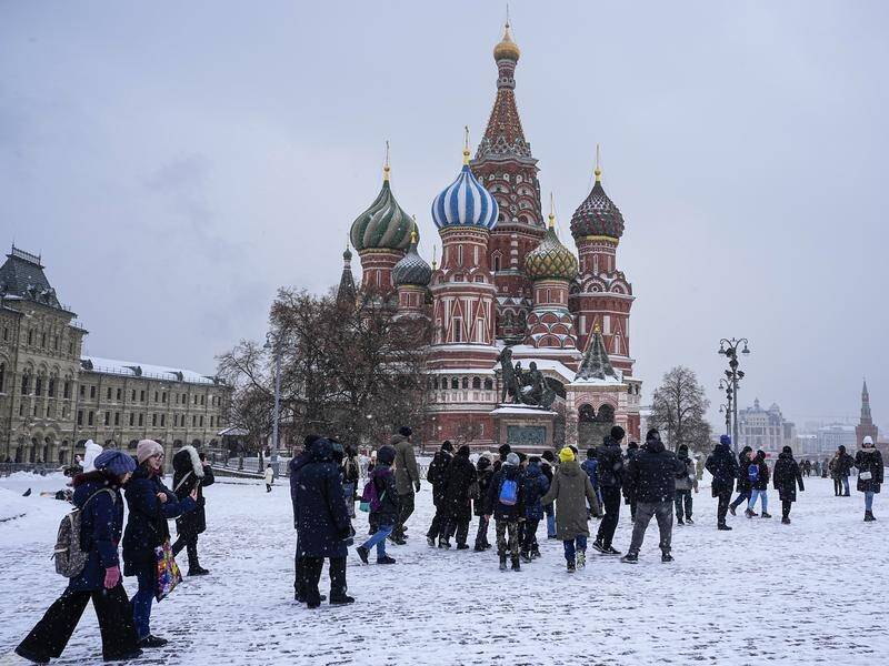 Some of the biggest snowfalls ever seen in Moscow have disrupted flights at its largest airports. (AP PHOTO)