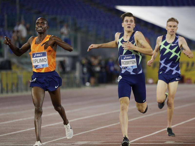 Stewart McSweyn (right) has broken the Australian 3000m record at a Diamond League meet in Rome.