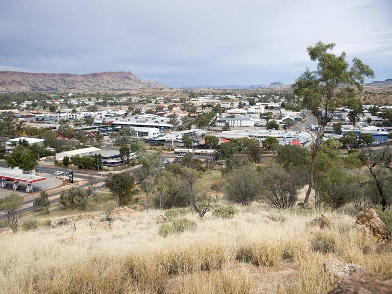 A curfew for youths in Alice Springs has been extended after violent scenes. (Aaron Bunch/AAP PHOTOS)